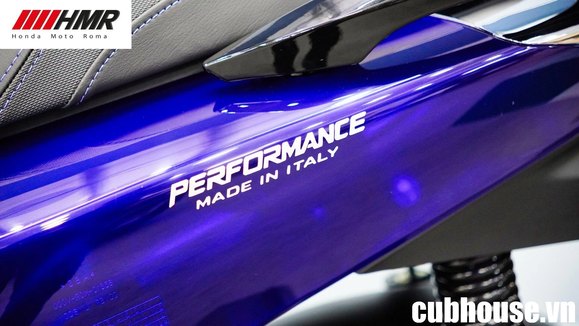 Bàn giao xe SH Ý 150i Special Edition Vetro Blue Honda Roma được giao tận nhà Chị khách tại Bình Tân – Phiên bản độc bản đã tìm đúng chủ nhân 4 Honda SH150I Vetro Blue Special Edition HRM