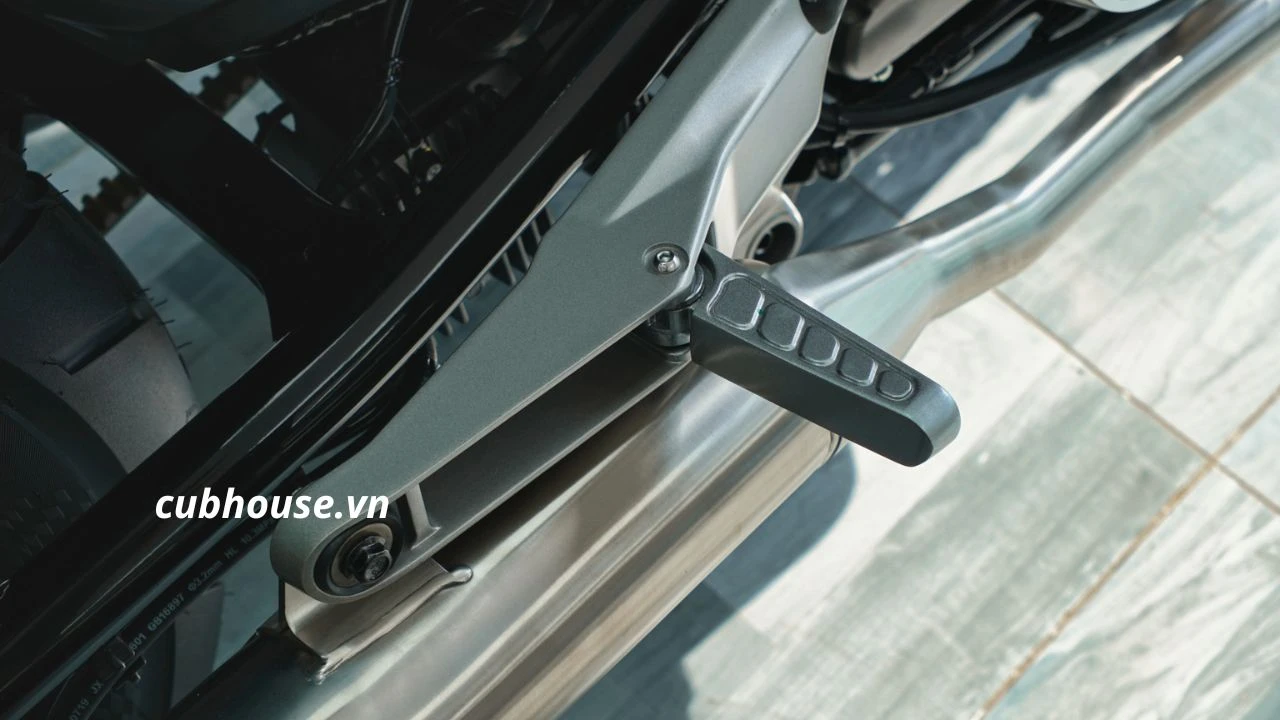 Hyosung GV350X màu đen: Chất bobber Hàn Quốc dành cho người thích sự khác biệt 6 Hyosung GV350X màu đen: Chất bobber Hàn Quốc dành cho người thích sự khác biệt