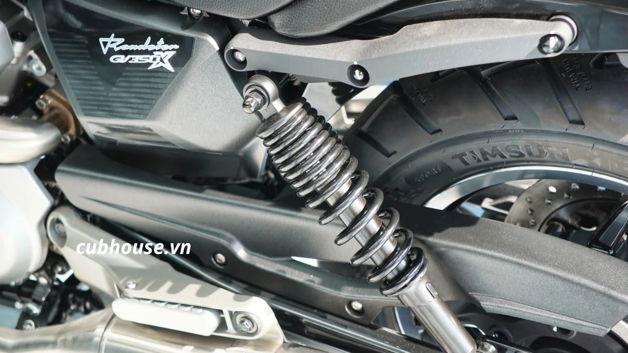 Hyosung GV350X màu đen: Chất bobber Hàn Quốc dành cho người thích sự khác biệt 8 Hyosung GV350X màu đen: Chất bobber Hàn Quốc dành cho người thích sự khác biệt