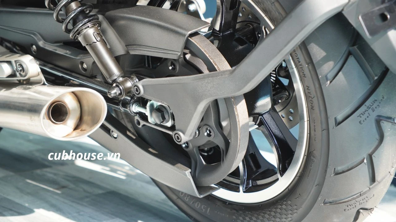 Hyosung GV350X màu đen: Chất bobber Hàn Quốc dành cho người thích sự khác biệt 9 Hyosung GV350X màu đen: Chất bobber Hàn Quốc dành cho người thích sự khác biệt