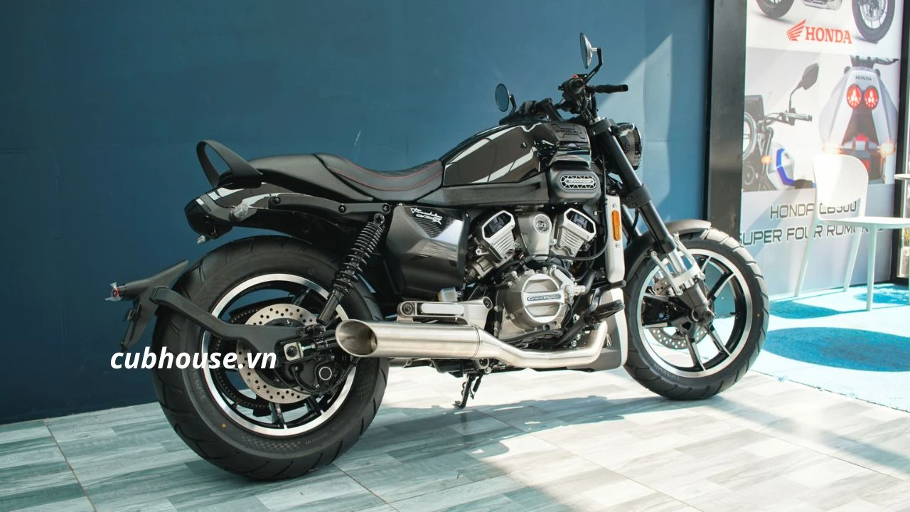 Hyosung GV350X màu đen: Chất bobber Hàn Quốc dành cho người thích sự khác biệt 2 Hyosung GV350X màu đen: Chất bobber Hàn Quốc dành cho người thích sự khác biệt