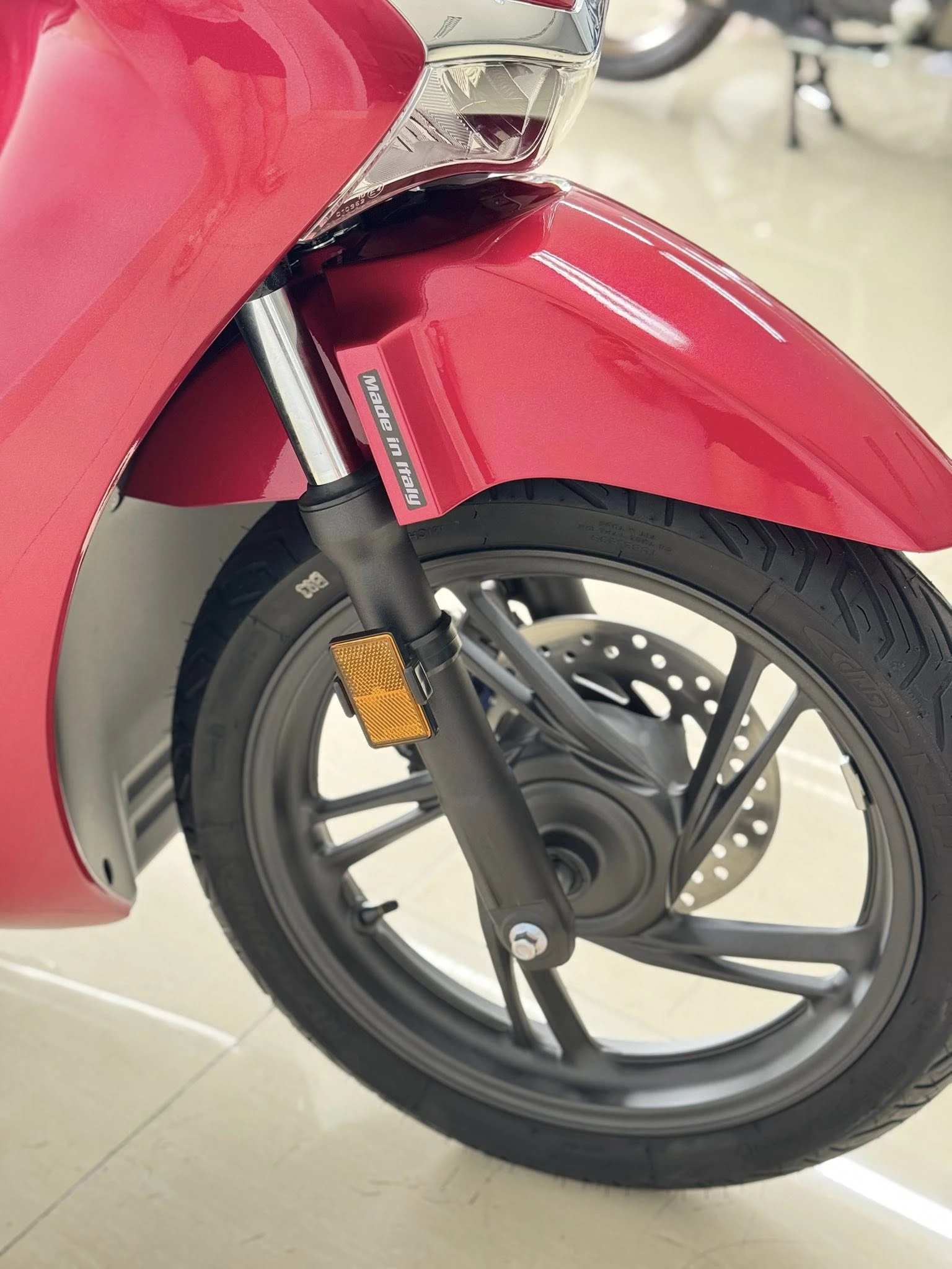 Honda SH150i Italy màu Đỏ Corsa chính thức cập bến tại Hữu Nghĩa 9 Honda SH150i Italy mau Do Corsa chinh thuc cap ben tai Huu Nghia 2