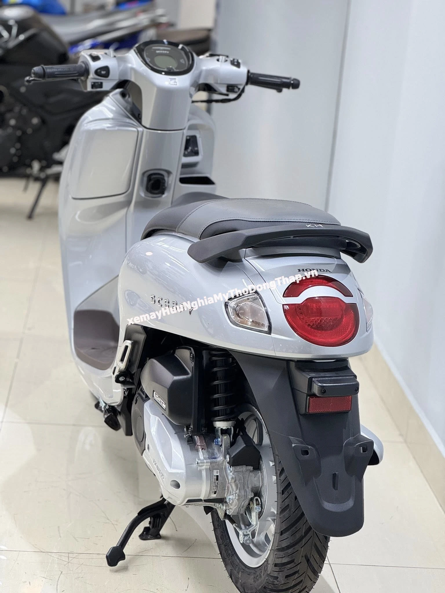 Honda Scoopy 2025 màu Bạc Poscher - TOP 10 đẹp đã về Xe Máy Nhập Hữu Nghĩa 3 Honda Scoopy 2025 mau Bac Poscher TOP 10 dep da ve Xe May Nhap Huu Nghia 5