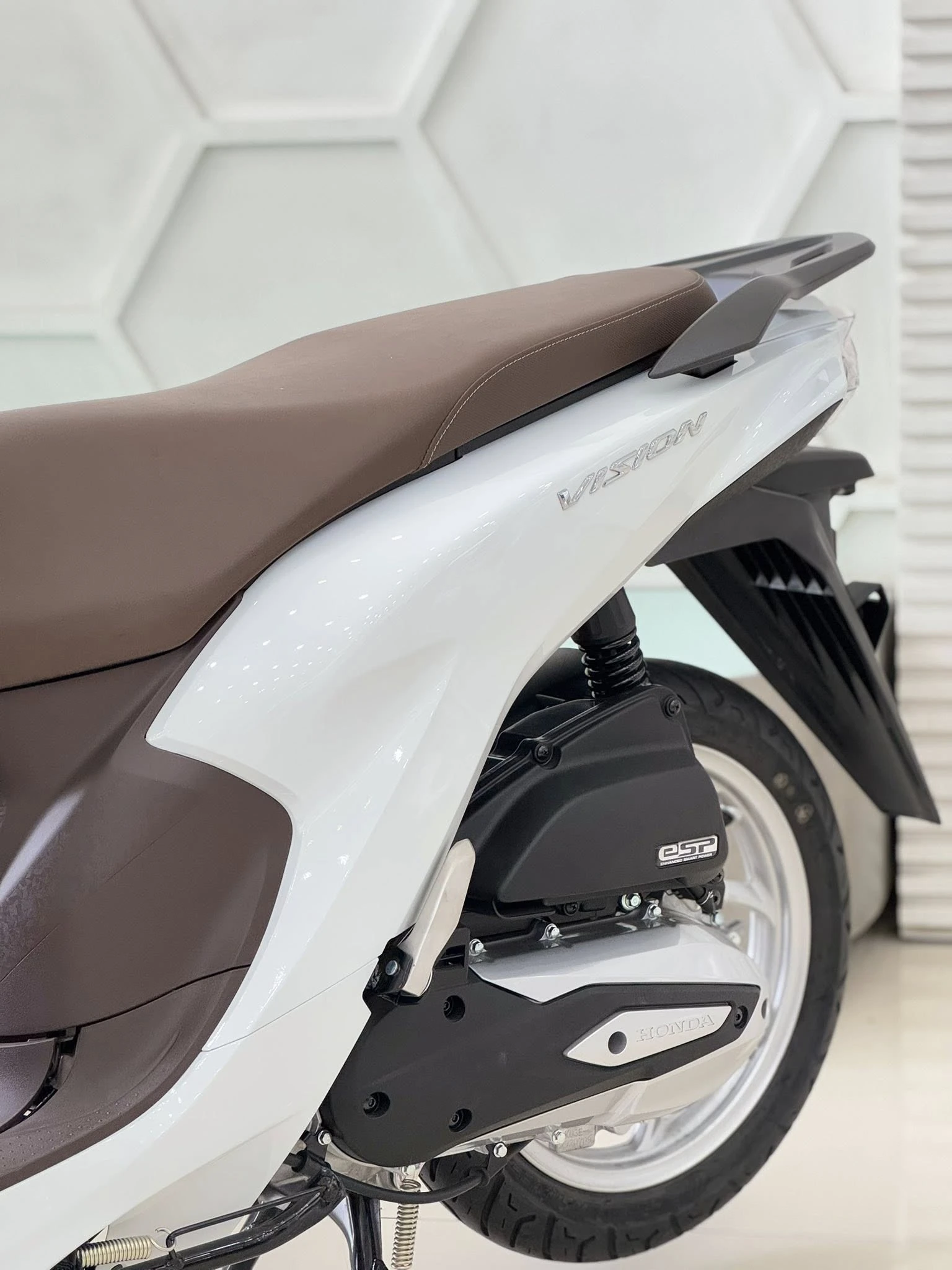 Honda Vision Trắng Đen sơn 3D (2) Honda Vision Trang Den son 3D 2