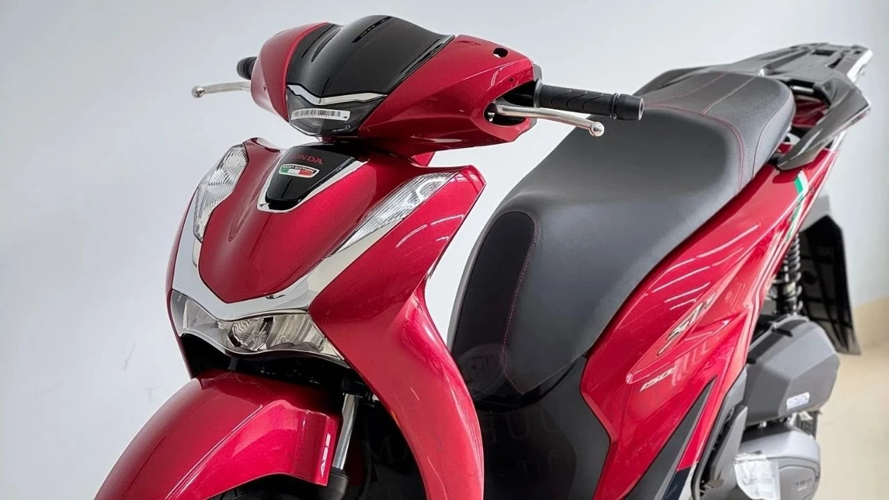 Honda SH150i Italy - Màu đỏ Corsa