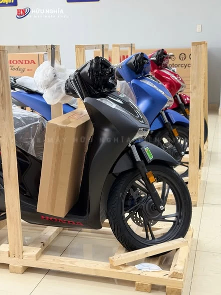 Honda SH Ý nhập về Xe Máy Nhập Khẩu Hữu Nghĩa phục vụ khách hàng VIP 3 Honda SH Y nhap ve Xe May Nhap Khau Huu Nghia phuc vu khach hang VIP 4