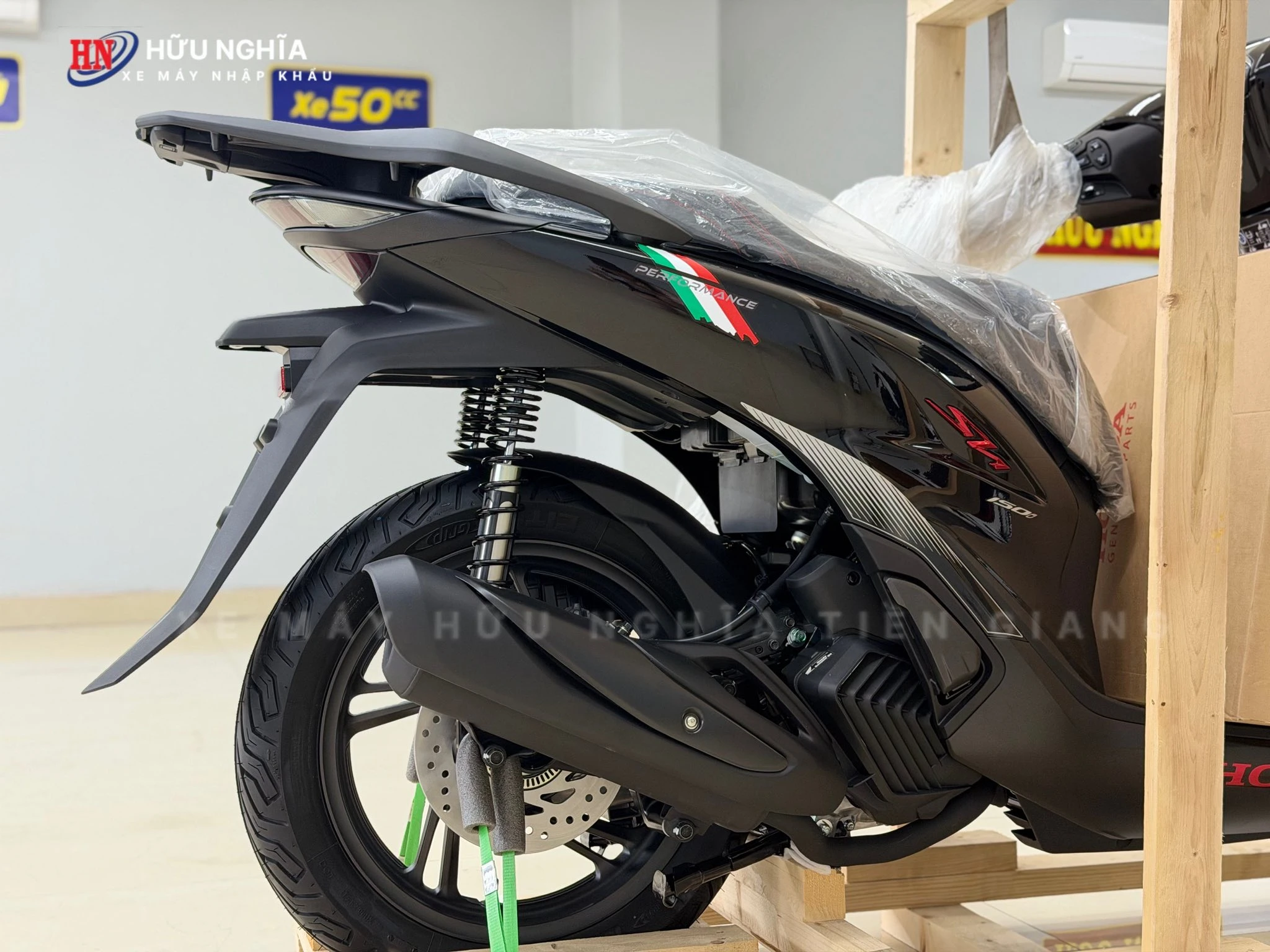 Honda SH Ý 150i Sporty màu đen (2) Honda SH Y 150i Sporty mau den 2