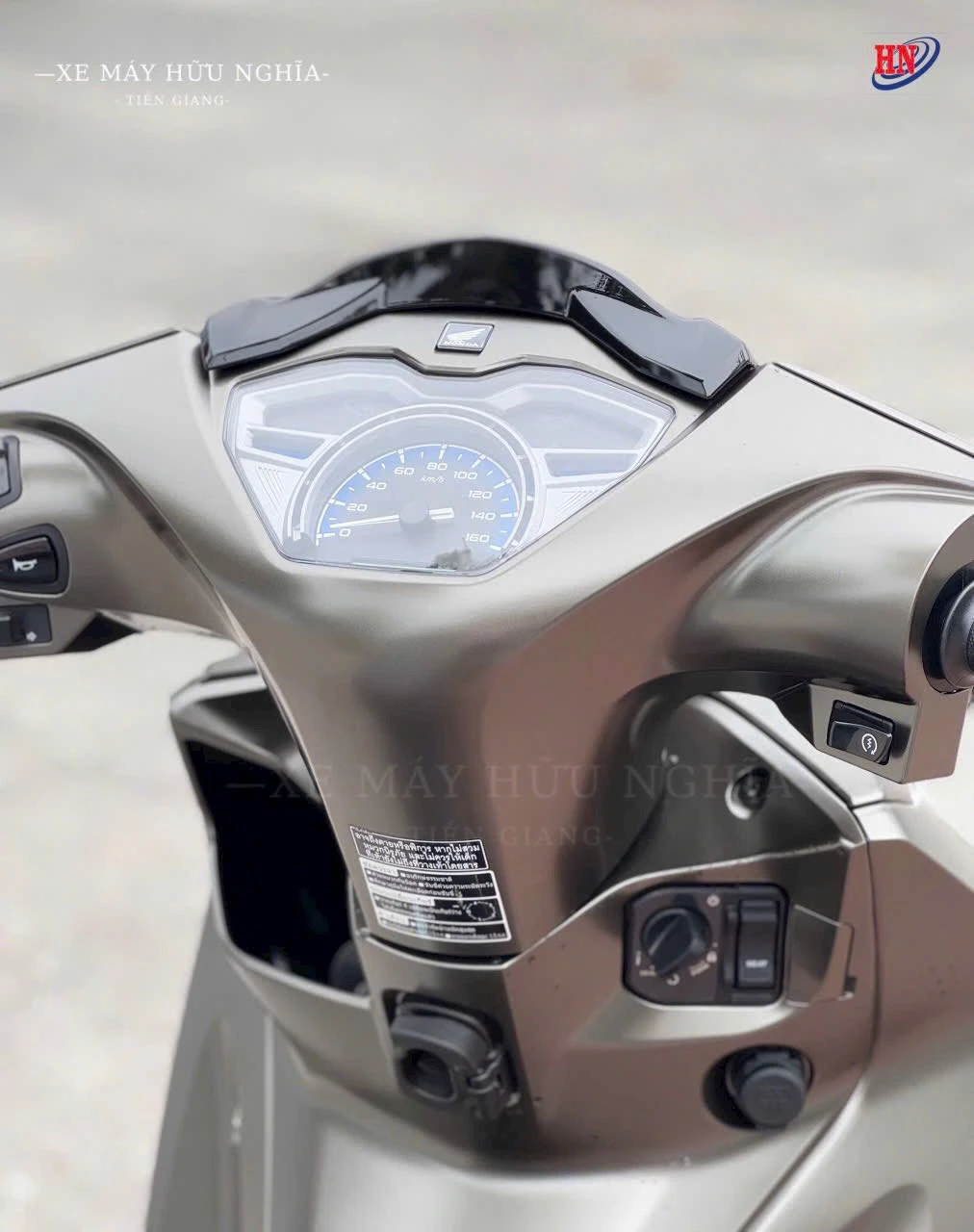 Honda Wave Thái 125i 2026 màu nâu cát đã có tại xe máy nhập khẩu Hữu Nghĩa - Tiền Giang 2 Honda Wave Thai 125i 2026 mau nau cat da co tai xe may nhap khau Huu Nghia Tien Giang 3