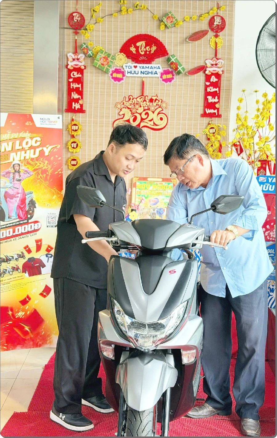 Mùng 9 – Ngày đẹp khai lộc, chốt đơn rộn ràng tại Xe Máy Hữu Nghĩa 16 Mung 9 %E2%80%93 Ngay dep khai loc chot don ron rang tai Xe May Huu Nghia 4