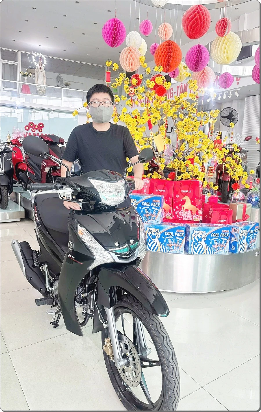 Mùng 9 – Ngày đẹp khai lộc, chốt đơn rộn ràng tại Xe Máy Hữu Nghĩa 14 Mung 9 %E2%80%93 Ngay dep khai loc chot don ron rang tai Xe May Huu Nghia 5