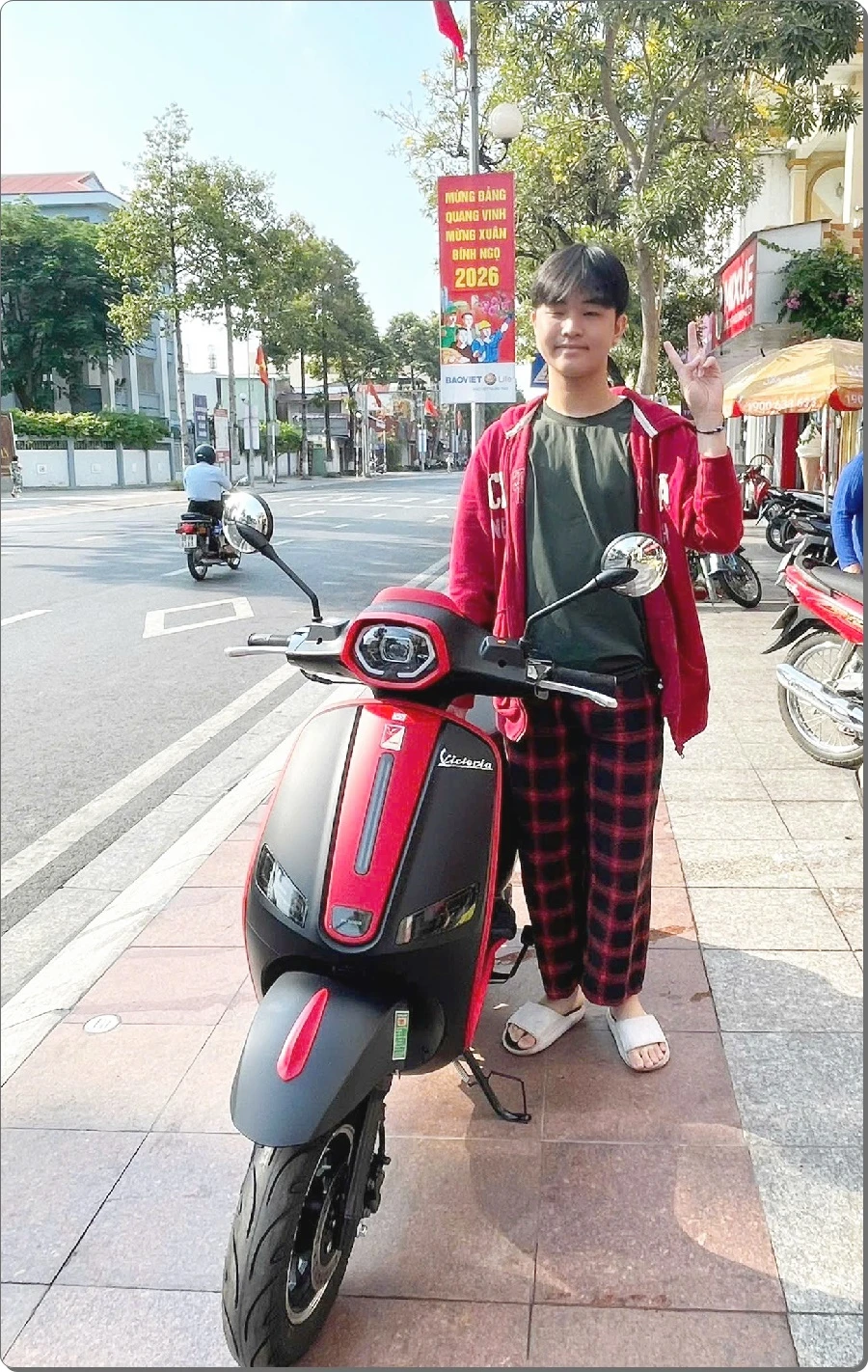 Mùng 9 – Ngày đẹp khai lộc, chốt đơn rộn ràng tại Xe Máy Hữu Nghĩa 17 Mung 9 %E2%80%93 Ngay dep khai loc chot don ron rang tai Xe May Huu Nghia 6