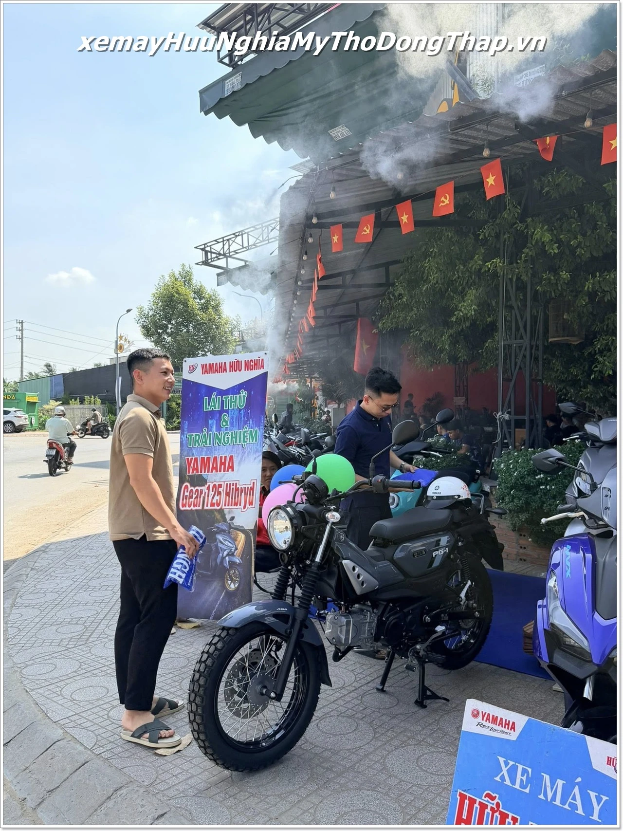 Lái thử và trải nghiệm xe tay ga Yamaha Gear 125 Hybrid do Yamaha Hữu Nghĩa tổ chức tại quán Góc Đen Đá 4 Lai thu va trai nghiem xe tay ga Yamaha Gear 125 Hybrid do Yamaha Huu Nghia to chuc tai quan Goc Den Da 5