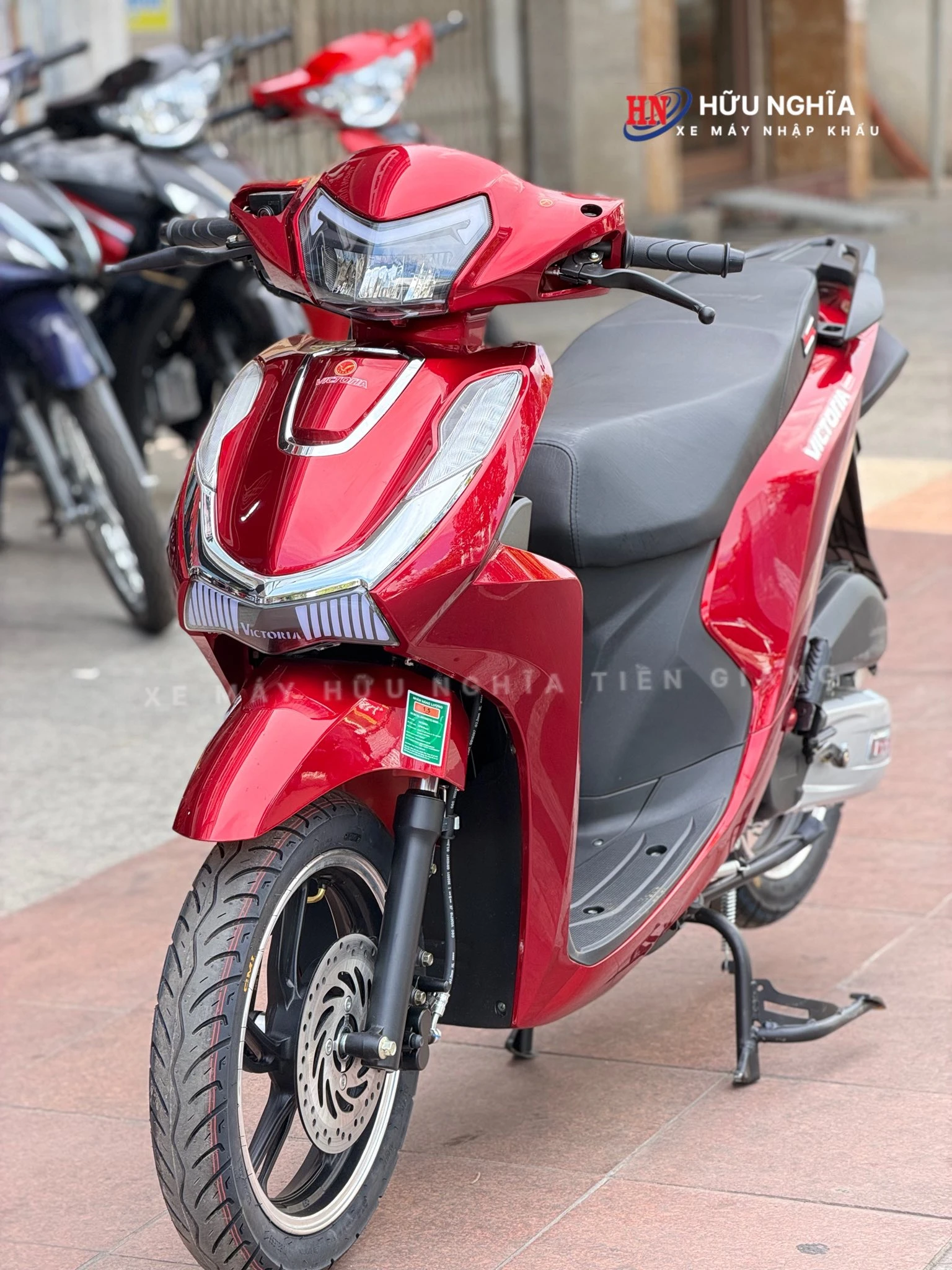 Victoria AT88 – xe ga 50cc thế hệ mới giúp học sinh bật cá tính, phụ huynh an tâm lựa chọn 5 VICTORIA AT88ROYAL Mau xe tay ga tiet kiem xang 1.5L100km dang duoc quan tam tai Huu Nghia 1