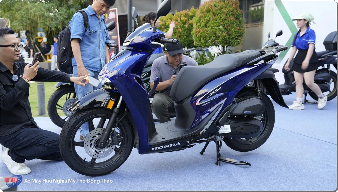 Honda SH Vetro 150i xanh Sapphire 2026 26 honda SH Vetro 150i xanh Sapphire 2026 2