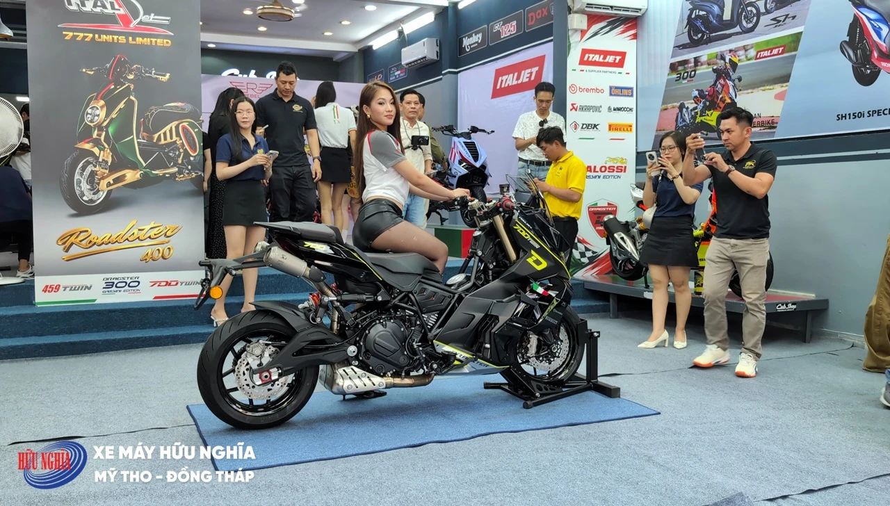 Chỉ 25 chiếc Italjet Dragster 700 Twin Premium Edition cho Việt Nam. Đặt xe sớm tại Xe Máy Nhập Hữu Nghĩa 9 Chi 25 chiec Italjet Dragster 700 Twin Premium Edition cho Viet Nam. Dat xe som tai Xe May Nhap Huu Nghia 8