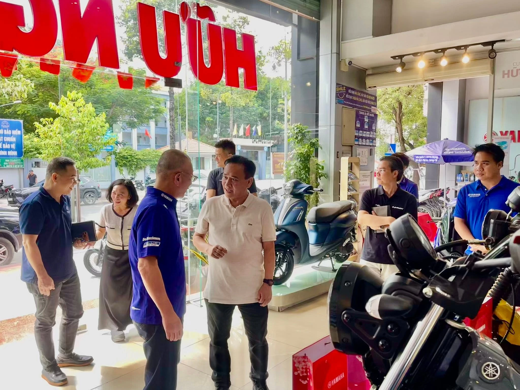 Yamaha Town Hữu Nghĩa vô cùng vinh dự được đón tiếp đoàn lãnh đạo Yamaha Motor Việt Nam đến tham quan 2 Yamaha Town Huu Nghia vo cung vinh du duoc don tiep doan lanh dao Yamaha Motor Viet Nam den tham quan 5