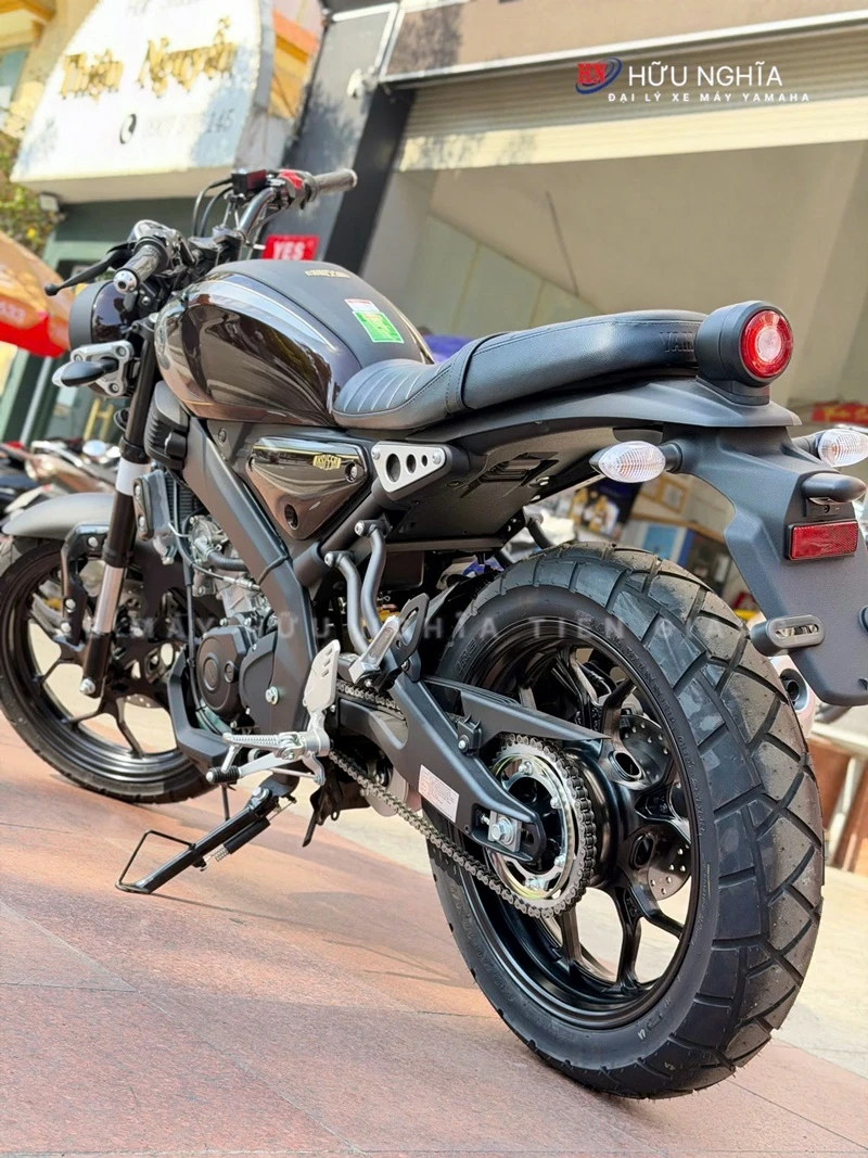 Yamaha XS155R – chất Retro cổ điển dành cho người thích khác biệt, nhưng vẫn muốn sức mạnh hiện đại 155cc 3 Yamaha XS155R %E2%80%93 chat Retro co dien danh cho nguoi thich khac biet nhung van muon suc manh hien dai 155cc 4