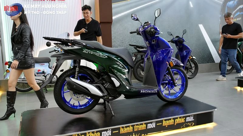 Không dành cho số đông: Honda SH150i Italy Super Vetro 2 in 1 và câu chuyện 8 Honda SH150i Italy “Super Vetro 2 in 1”