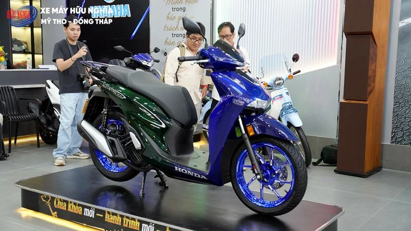 Chỉ 200 xe mỗi cấu hình: Điều gì khiến SH150i Super Vetro 2 in 1 trở nên đặc biệt? 5 Honda SH150i Italy Super Vetro 2 in 1 15