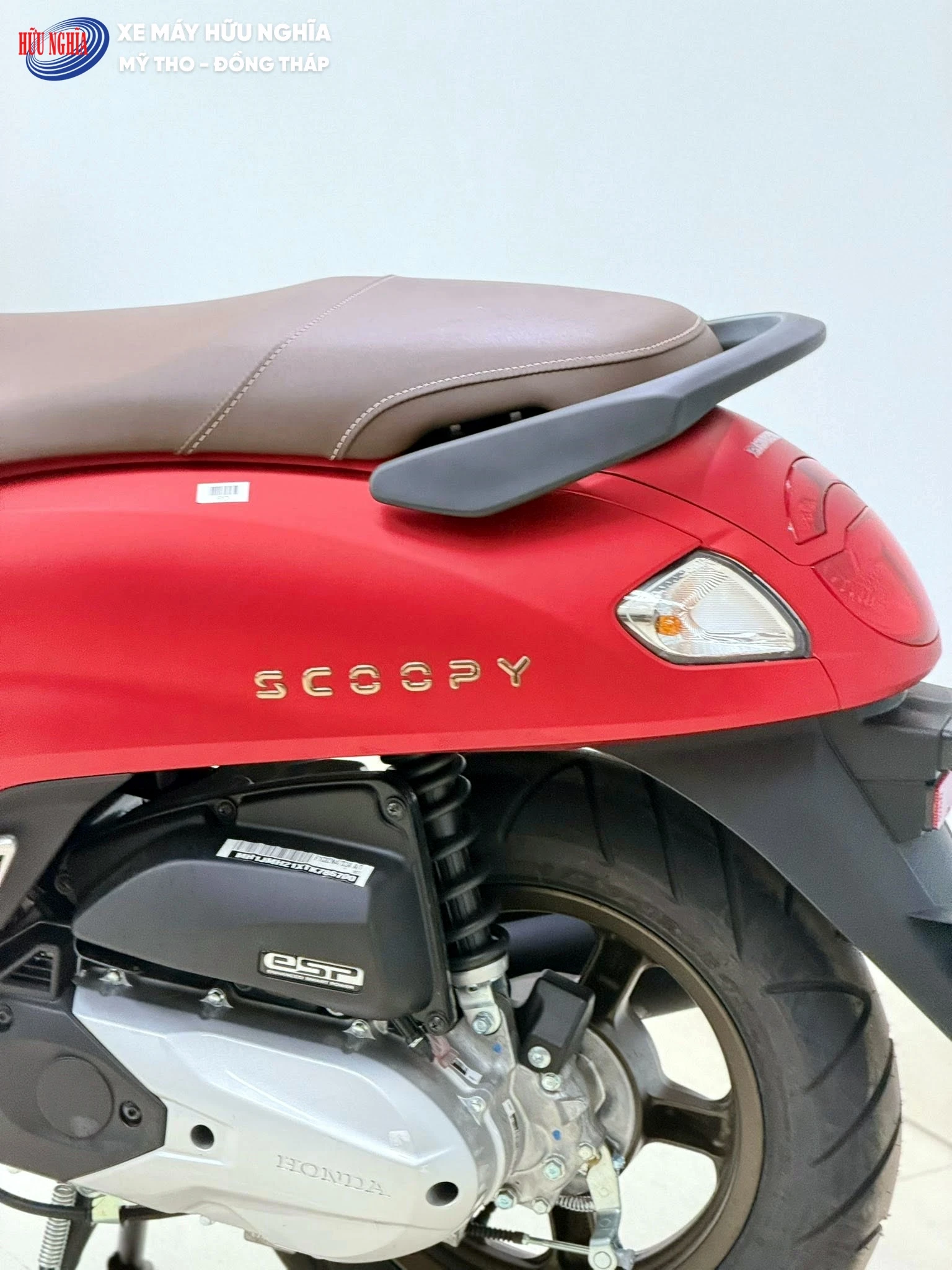 Honda Scoopy đỏ – càng nhìn càng mê, càng sử dụng càng thấy hợp với nhịp sống hiện đại 6 Honda Scoopy do %E2%80%93 cang nhin cang me cang su dung cang thay hop voi nhip song hien dai 4