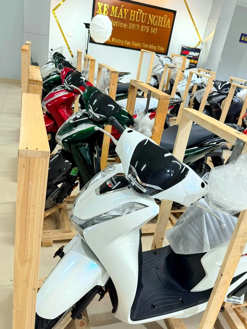 Honda SH Ý, Honda Dream và Honda Vario với nhiều phiên bản, màu sắc về Trung Tâm Hữu Nghĩa 2 Honda SH Y Honda Dream va Honda Vario voi nhieu phien ban mau sac ve Trung Tam Huu Nghia 1
