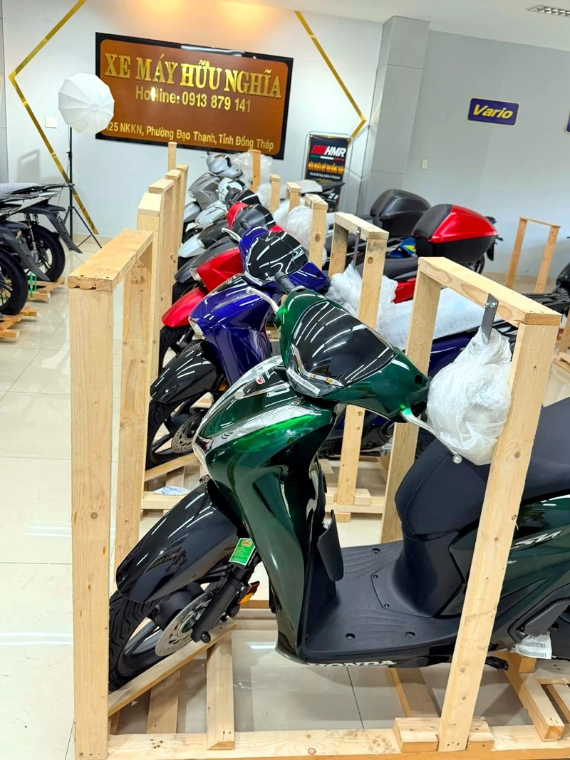 Honda SH Ý, Honda Dream và Honda Vario với nhiều phiên bản, màu sắc về Trung Tâm Hữu Nghĩa 9 Honda SH Y Honda Dream va Honda Vario voi nhieu phien ban mau sac ve Trung Tam Huu Nghia 3