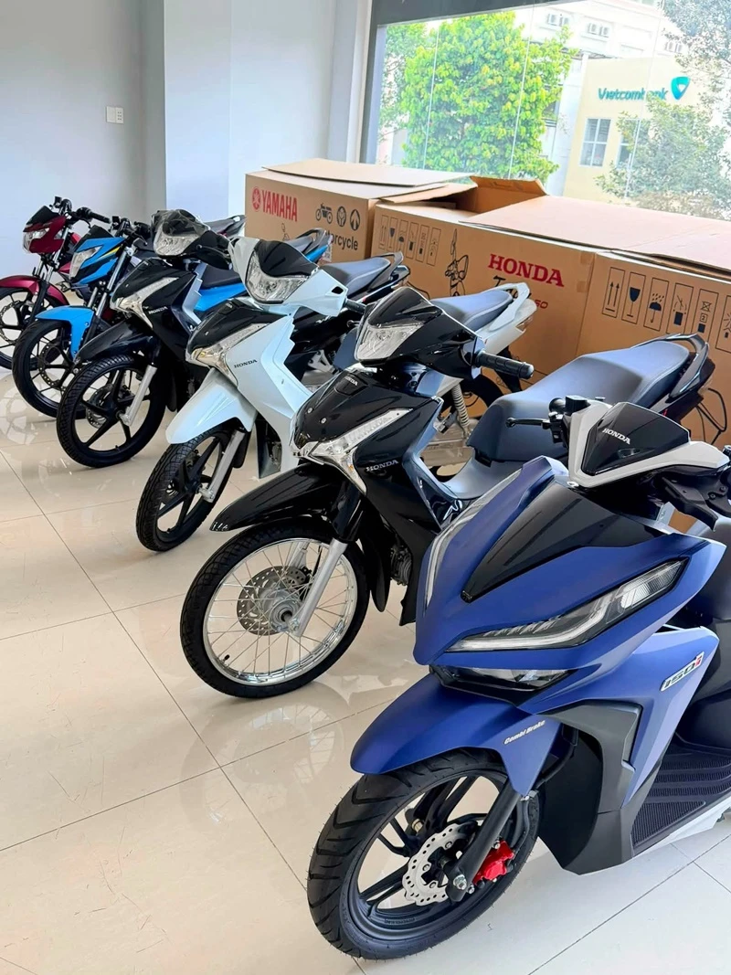 Honda SH Ý, Honda Dream và Honda Vario với nhiều phiên bản, màu sắc về Trung Tâm Hữu Nghĩa 4 Honda SH Y Honda Dream va Honda Vario voi nhieu phien ban mau sac ve Trung Tam Huu Nghia 5