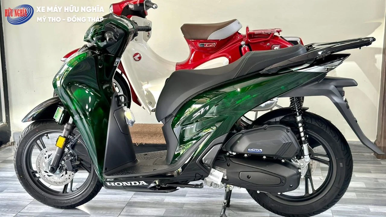 Vì sao SH Italy vẫn giữ sức hút sau nhiều năm? 1 Vì sao SH Italy vẫn giữ sức hút sau nhiều năm? Honda SH150i Vetro Green là minh chứng