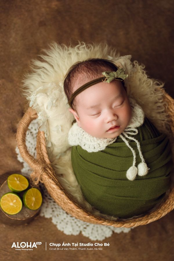 1. Chụp ảnh vintage Newborn cho bé gái