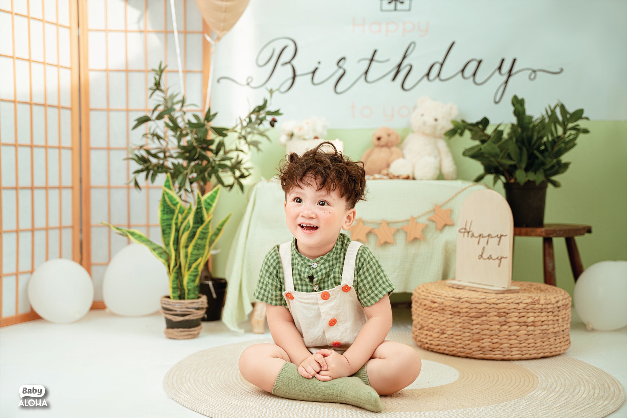 7. Backgroung xanh bơ cùng bé đón sinh nhật