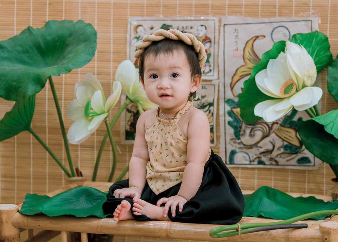 Trang phục chụp ảnh sen cho bé gái