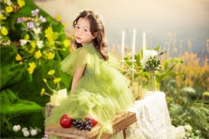 2. Ý tưởng chụp ảnh cho bé gái 8 tuổi - Vườn hoa hạnh phúc