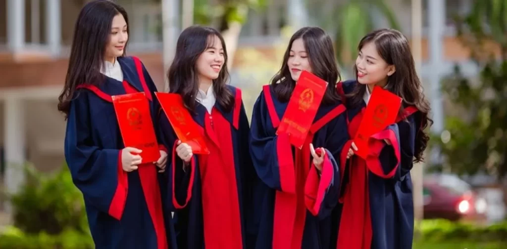 So sánh bản thân với hiện tại là cách tạo dáng mnag nhiêu ý nghĩa (Nguồn: Internet)