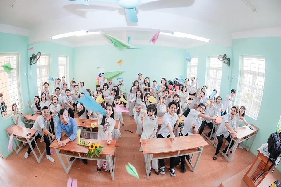 Hình ảnh kỷ yếu không chỉ là những tấm gương lưu giữ lại hình ảnh về bản thân và bạn bè mà còn là một kho tàng kỷ niệm