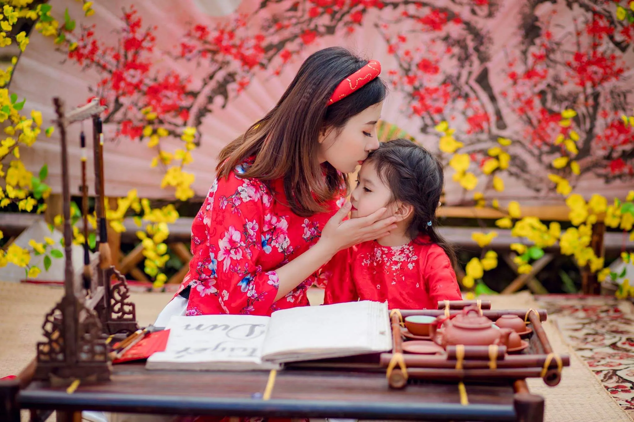 Chụp ảnh với áo dài