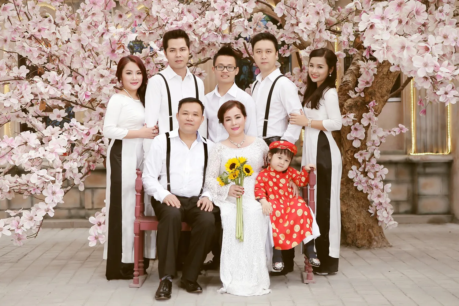 Chụp ảnh gia đình với áo dài