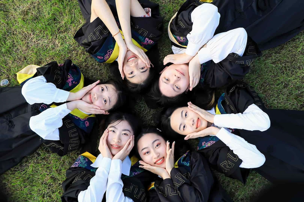 Chụp áo cử nhân