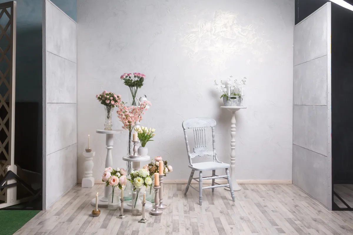 Không ít cặp đôi cũng có xu hướng lựa chọn studio làm địa điểm chụp ảnh cho mình