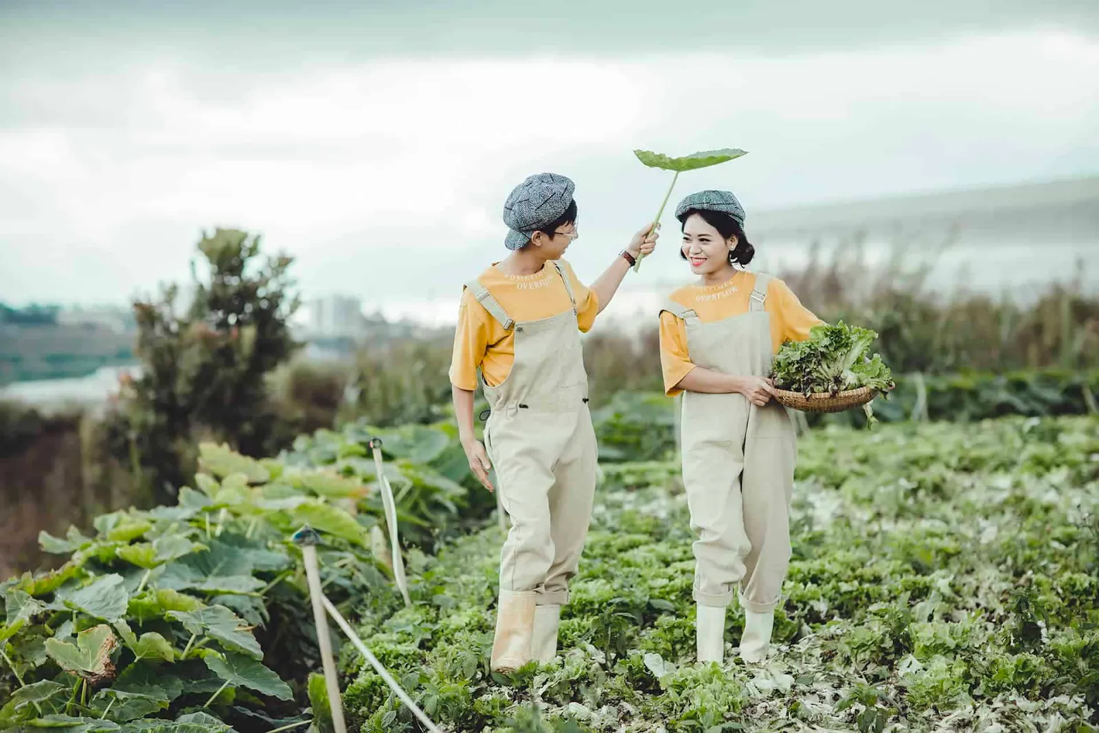 Chụp ảnh couple với concept trẻ trung và tự do còn là một trải nghiệm tương tác vui vẻ giữa bạn và người ấy