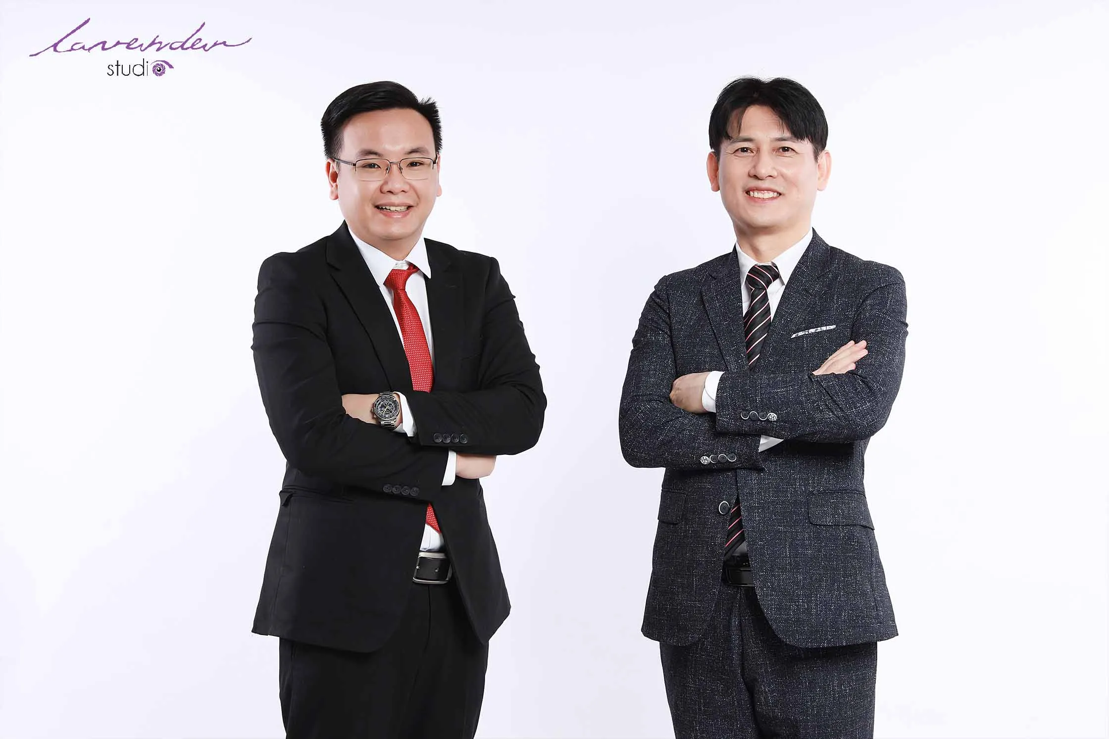 Tư thế bắt tay thể hiện sự chuyên nghiệp (Nguồn: Lavender Studio)