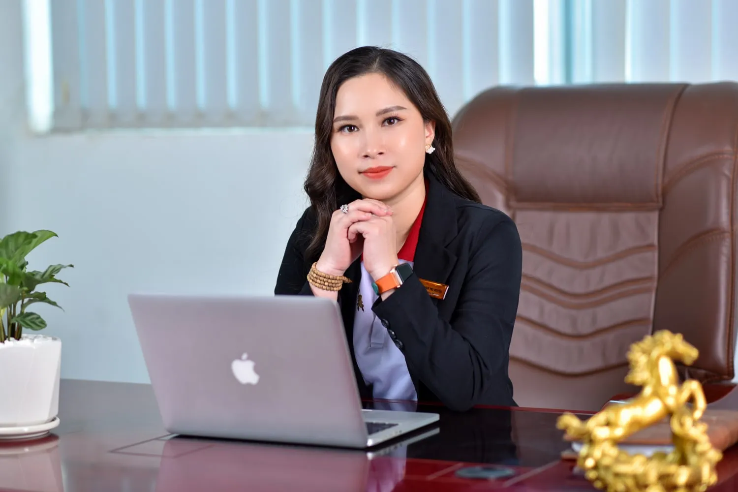 Chụp ảnh doanh nhân là quá trình tạo ra hình ảnh chuyên nghiệp của các doanh nhân trong môi trường công việc hoặc tại các sự kiện liên quan đến kinh doanh. (Nguồn: Internet)
