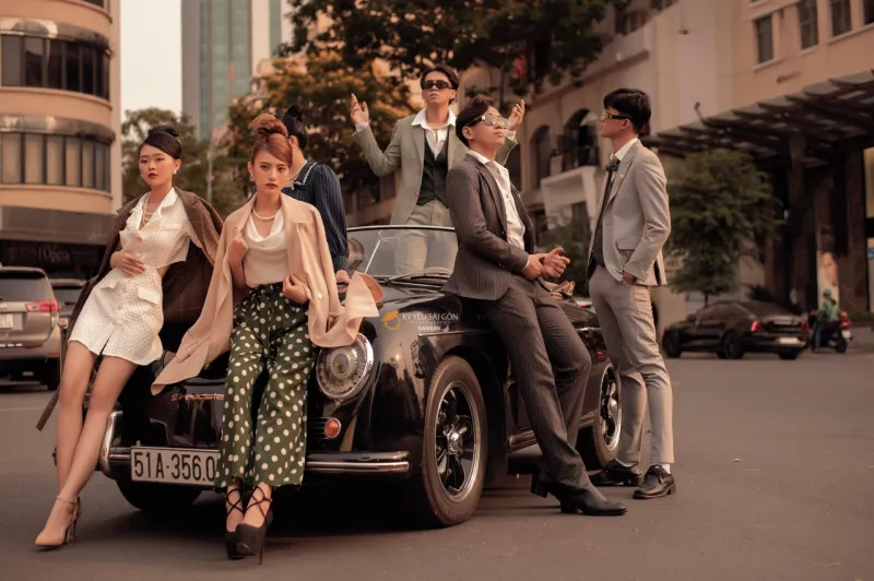 Concept kỷ yếu retro luôn mang theo hơi thở của quá khứ đồng thời kết hợp một cách tinh tế với các yếu tố hiện đại