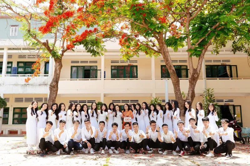 Concept chụp ảnh kỷ yếu học sinh là một cơ hội để bạn quay trở lại thời thanh xuân, sống lại những khoảng thời gian vui vẻ