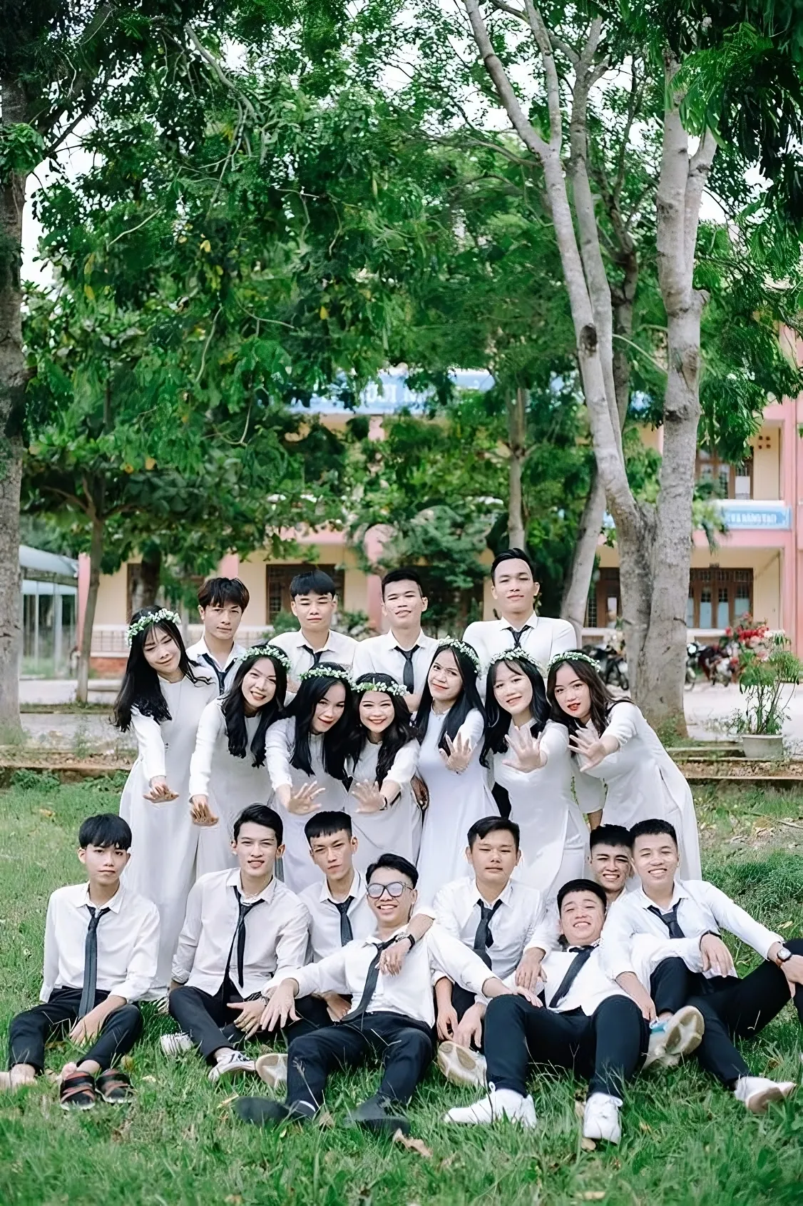 Chụp ảnh kỷ yếu là một phần không thể thiếu đối với học sinh, sinh viên hiện nay. (Nguồn: In Ảnh Lên Gỗ)
