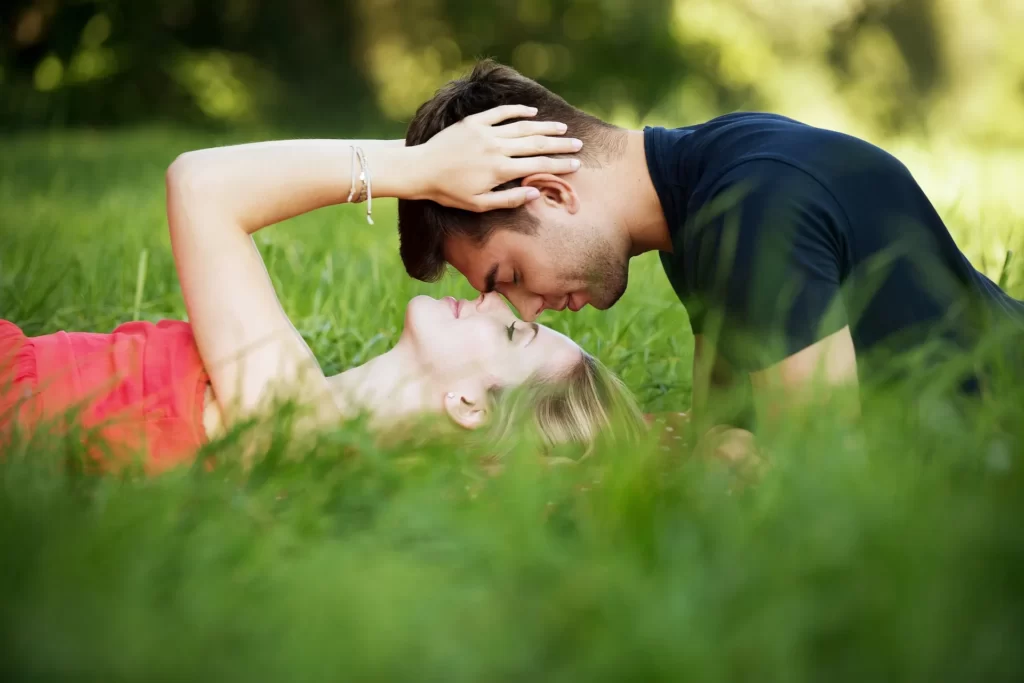 Thể hiện tình cảm mãnh liệt một cách tinh tế trong chụp ảnh couple