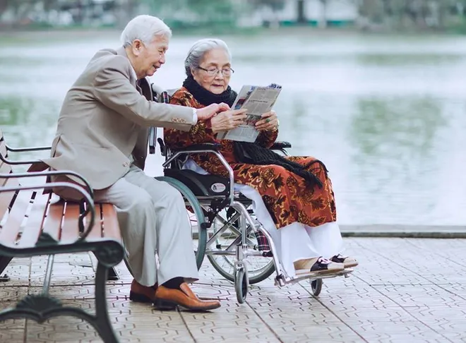 Nương tựa vào nhau tới "răng long đầu bạc" (Nguồn ảnh: Internet)