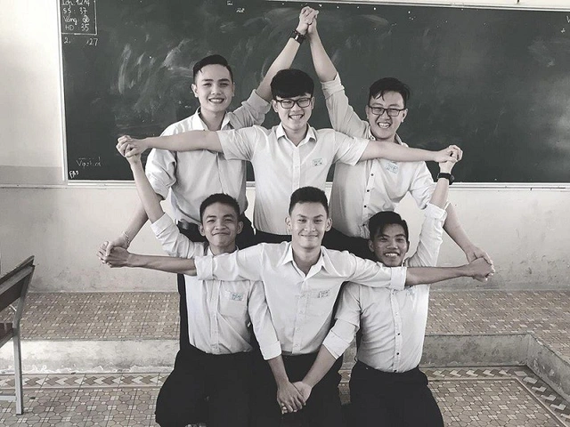 Chụp ảnh áo cử nhân