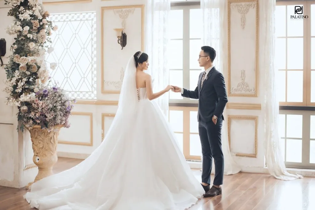 Nhìn nhau say đắm