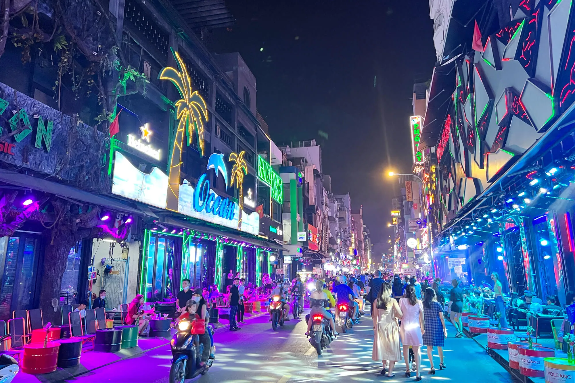 Phố đã lên đèn, ngại gì mà chưa đến với địa điểm chơi Trung Thu ở Sài Gòn cực hot này để chụp hình Baby màu trung thu nhỉ? (Nguồn: Internet)