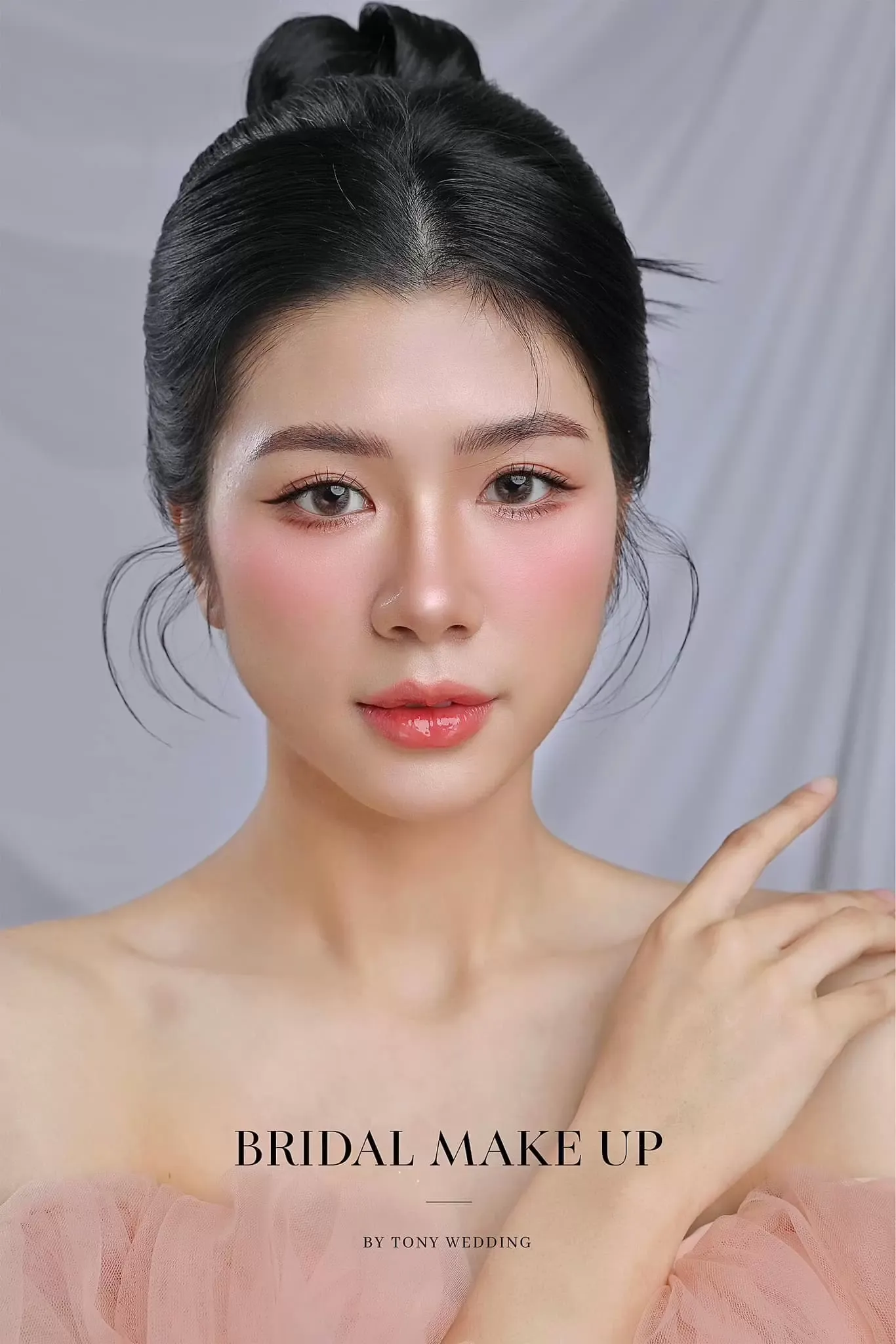 Lựa chọn cách trang điểm và làm tóc